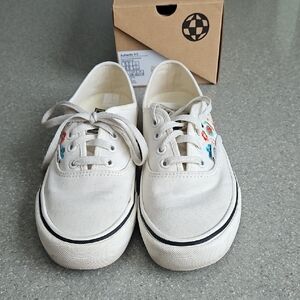 VANS White Canvas Sneakers with Embroidered Details